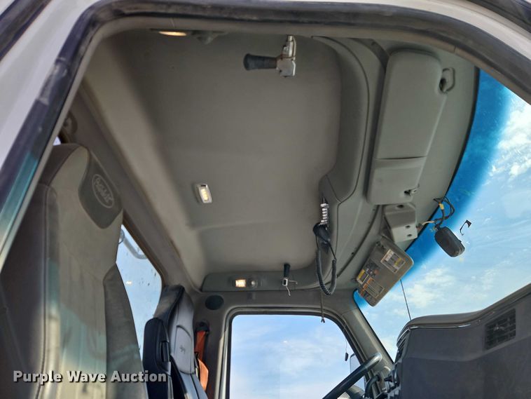 image for item EO4966 2018 Peterbilt 579 semi truck