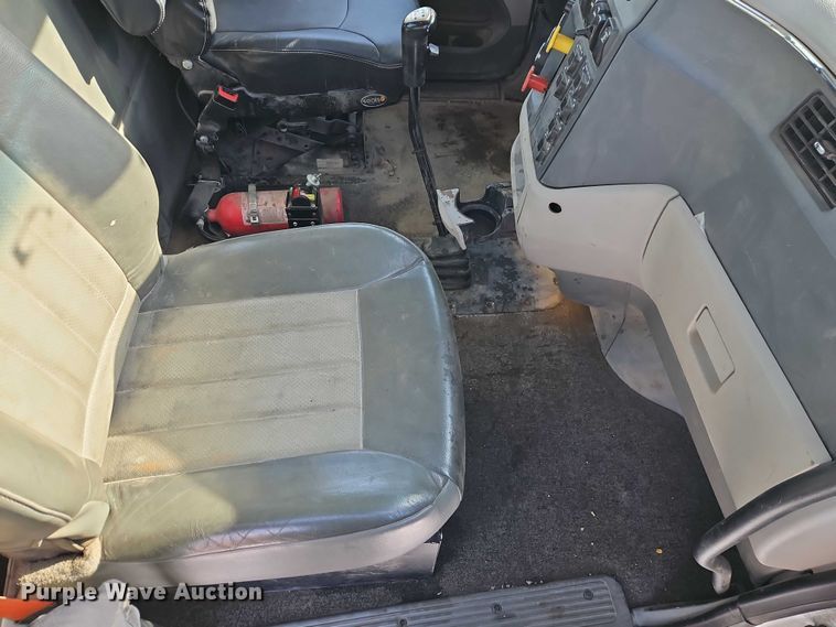 image for item EO4966 2018 Peterbilt 579 semi truck