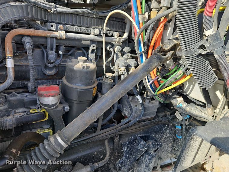 image for item EO4966 2018 Peterbilt 579 semi truck