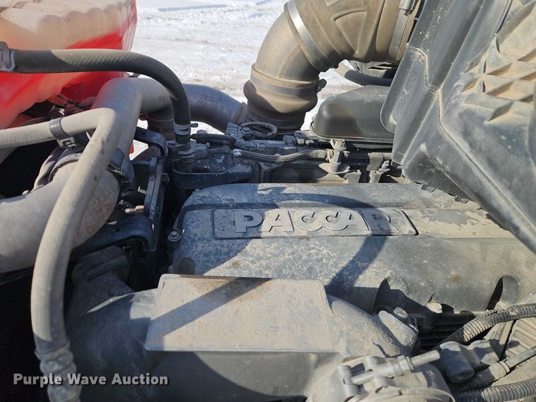 image for item EO4966 2018 Peterbilt 579 semi truck