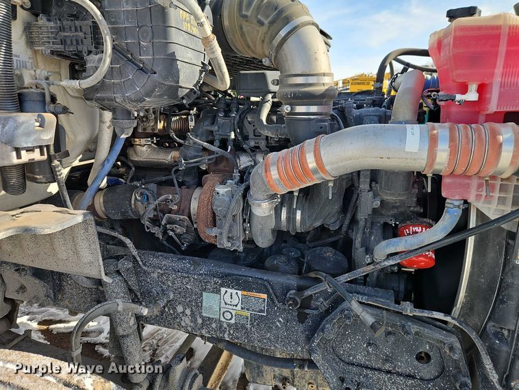 image for item EO4966 2018 Peterbilt 579 semi truck