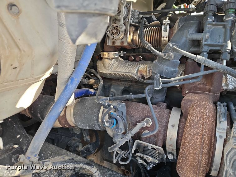 image for item EO4966 2018 Peterbilt 579 semi truck