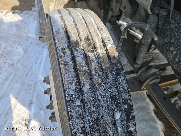 image for item EO4966 2018 Peterbilt 579 semi truck