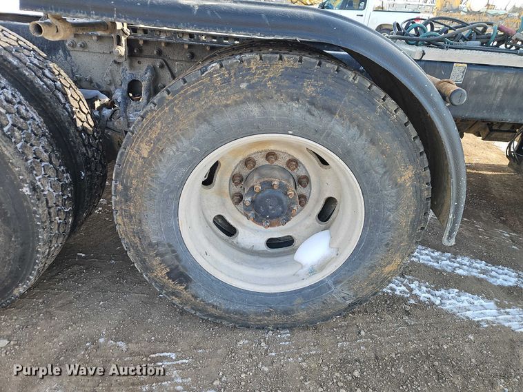 image for item EO4966 2018 Peterbilt 579 semi truck