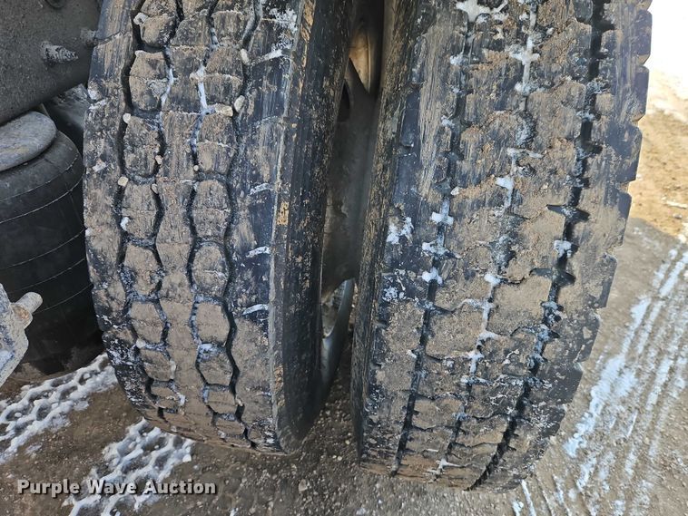 image for item EO4966 2018 Peterbilt 579 semi truck