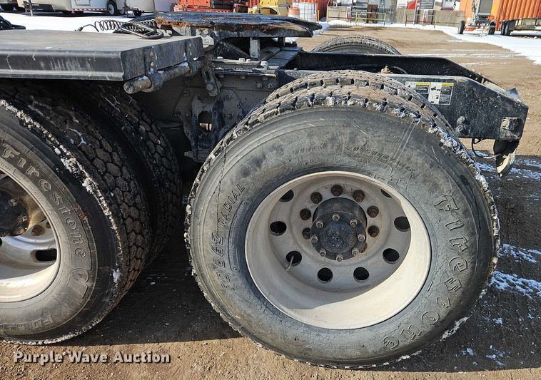 image for item EO4966 2018 Peterbilt 579 semi truck