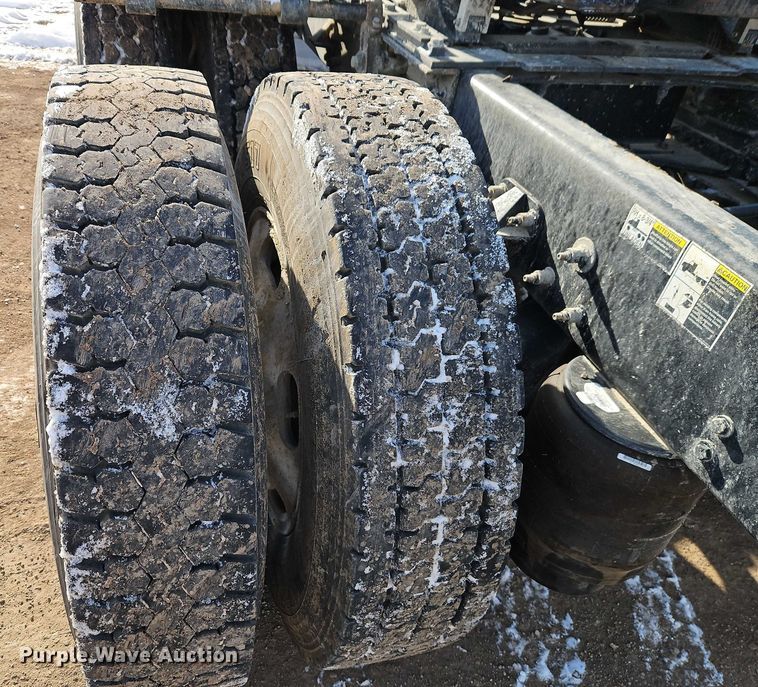 image for item EO4966 2018 Peterbilt 579 semi truck