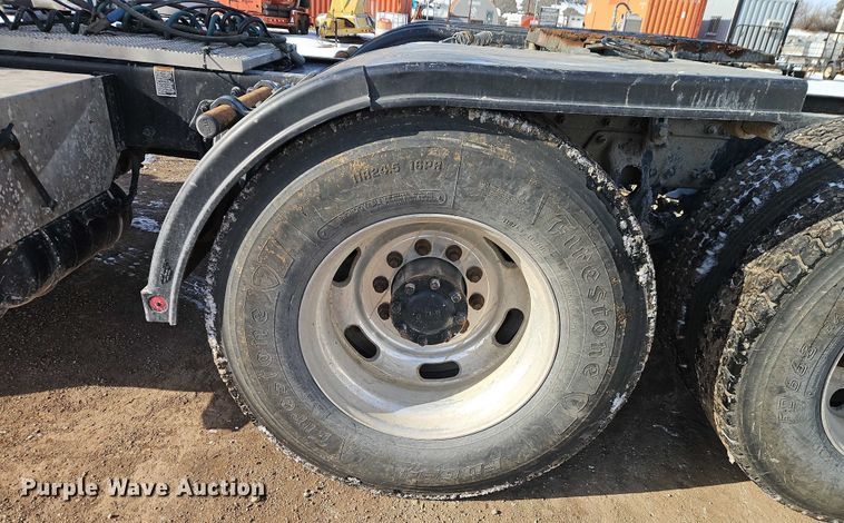 image for item EO4966 2018 Peterbilt 579 semi truck