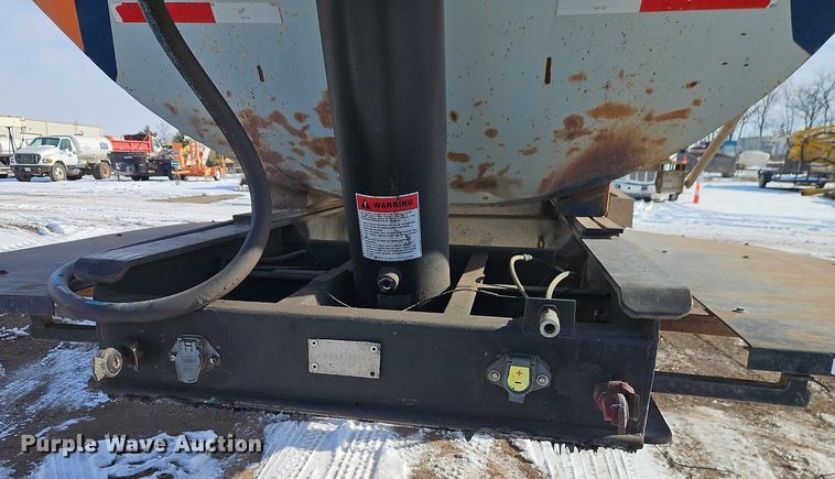 image for item EO4967 1970 Fruehauf  end dump trailer