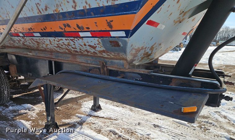 image for item EO4967 1970 Fruehauf  end dump trailer