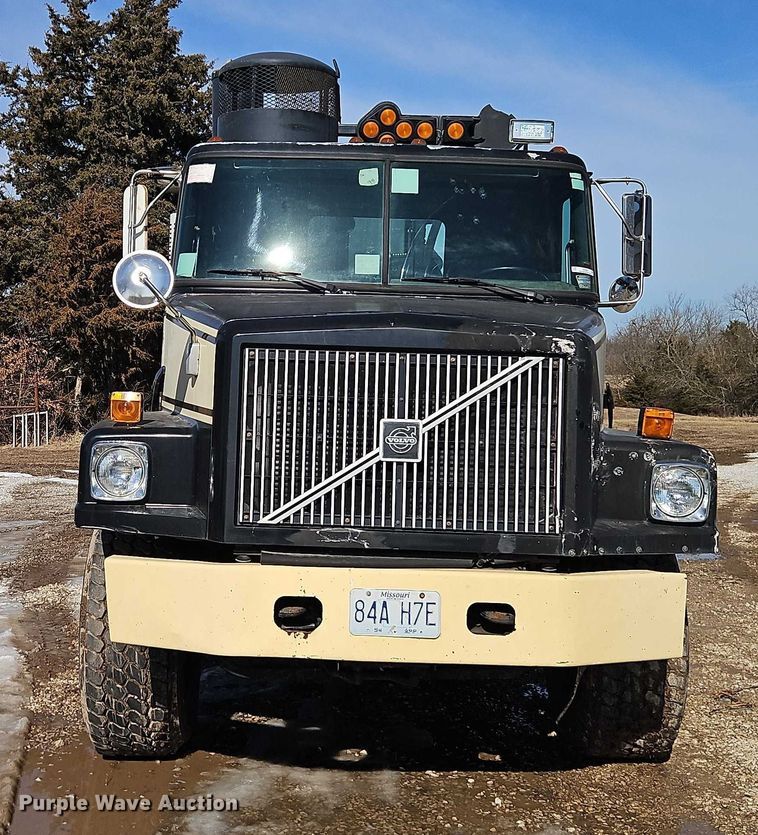 image for item EO4983 2000 Volvo WG sewer jetter truck