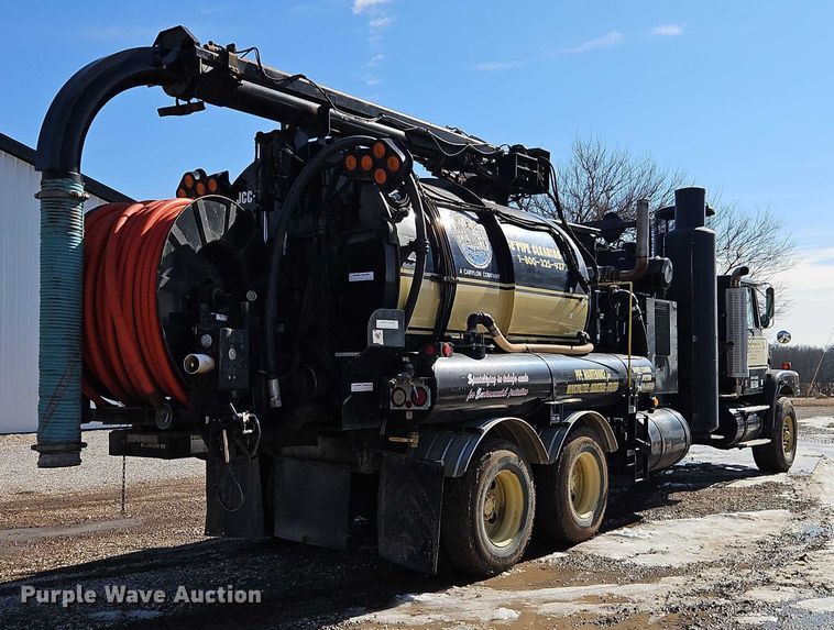 image for item EO4983 2000 Volvo WG sewer jetter truck