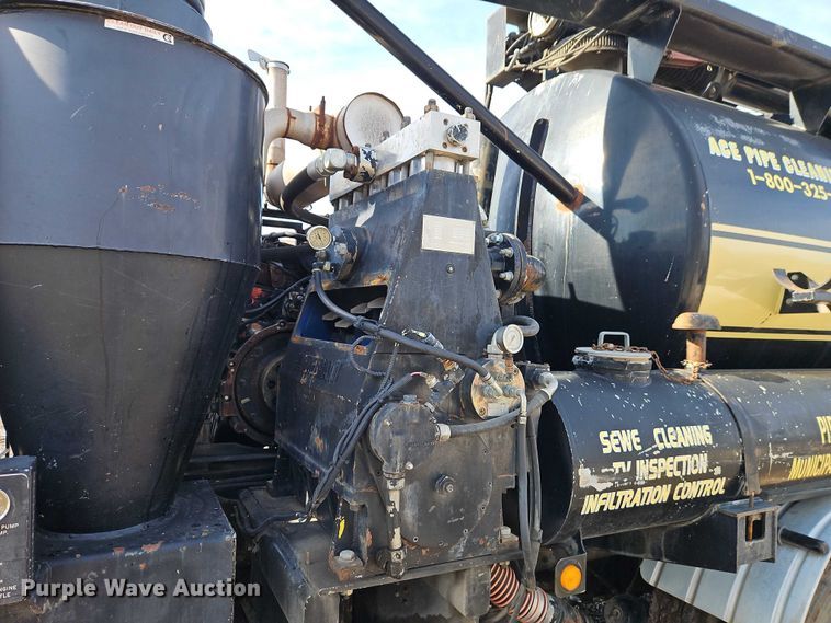 image for item EO4983 2000 Volvo WG sewer jetter truck