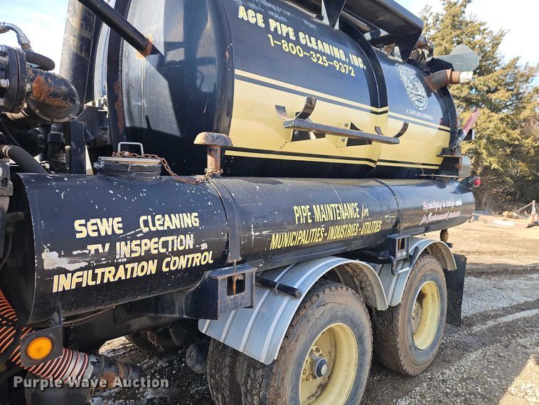 image for item EO4983 2000 Volvo WG sewer jetter truck