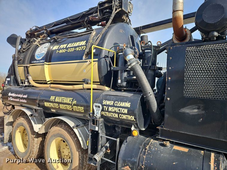 image for item EO4983 2000 Volvo WG sewer jetter truck