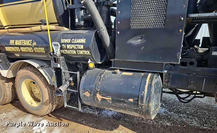 image for item EO4983 2000 Volvo WG sewer jetter truck