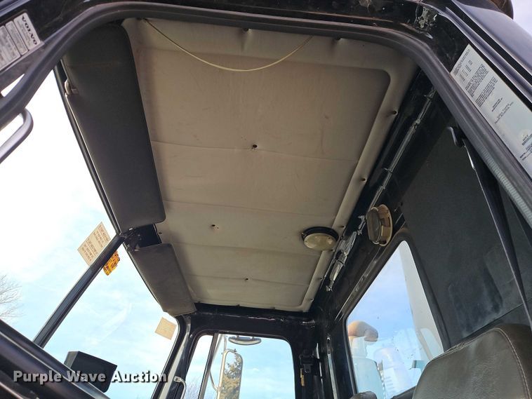 image for item EO4983 2000 Volvo WG sewer jetter truck