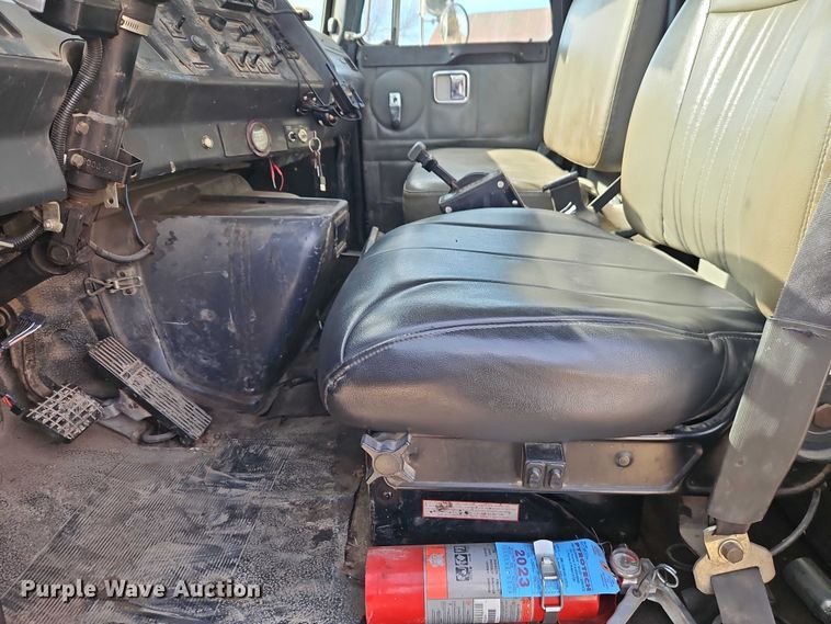 image for item EO4983 2000 Volvo WG sewer jetter truck