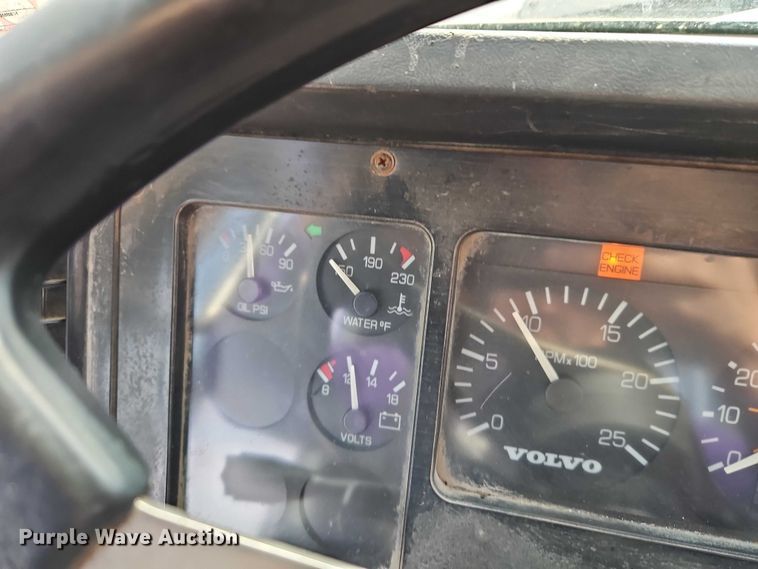 image for item EO4983 2000 Volvo WG sewer jetter truck