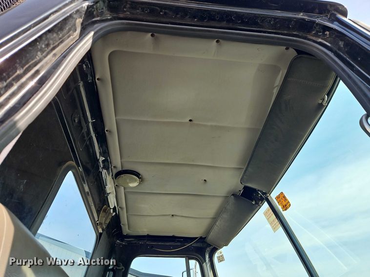 image for item EO4983 2000 Volvo WG sewer jetter truck