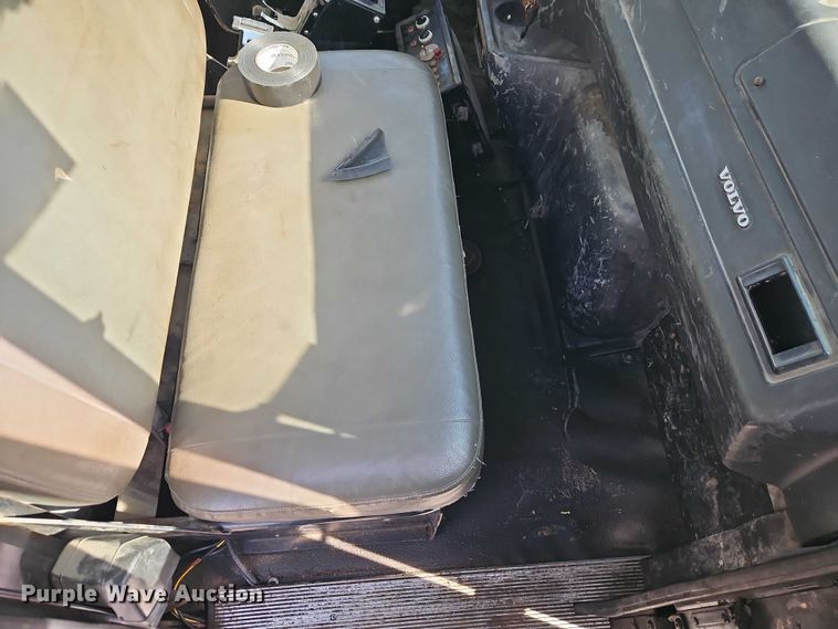 image for item EO4983 2000 Volvo WG sewer jetter truck