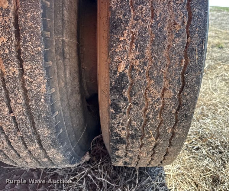 image for item EP2877 1982 Fruehauf PB-J2-DF19-42 drop deck equipment trailer