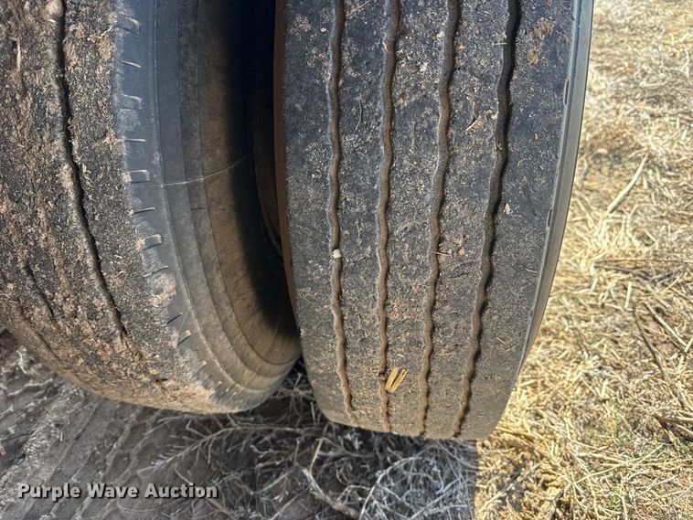 image for item EP2877 1982 Fruehauf PB-J2-DF19-42 drop deck equipment trailer