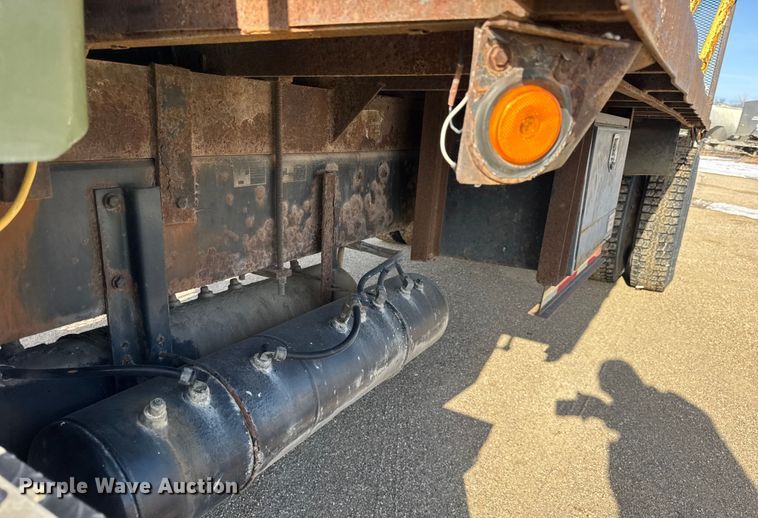 image for item ER0409 2001 Kenworth T880 flatbed truck