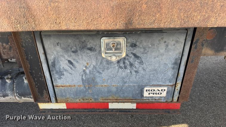 image for item ER0409 2001 Kenworth T880 flatbed truck