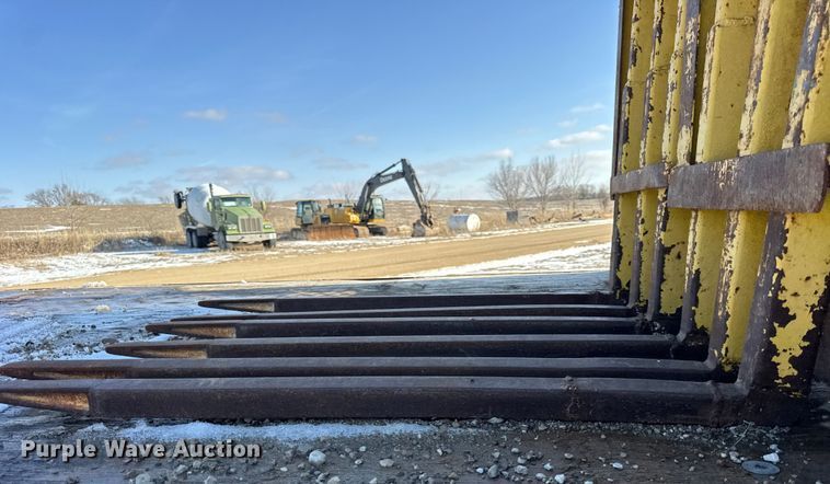 image for item ER0409 2001 Kenworth T880 flatbed truck