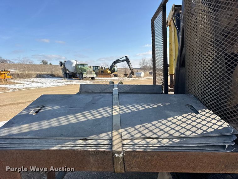 image for item ER0409 2001 Kenworth T880 flatbed truck