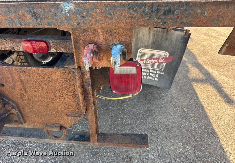 image for item ER0409 2001 Kenworth T880 flatbed truck