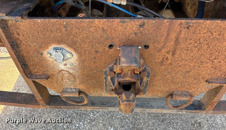 image for item ER0409 2001 Kenworth T880 flatbed truck