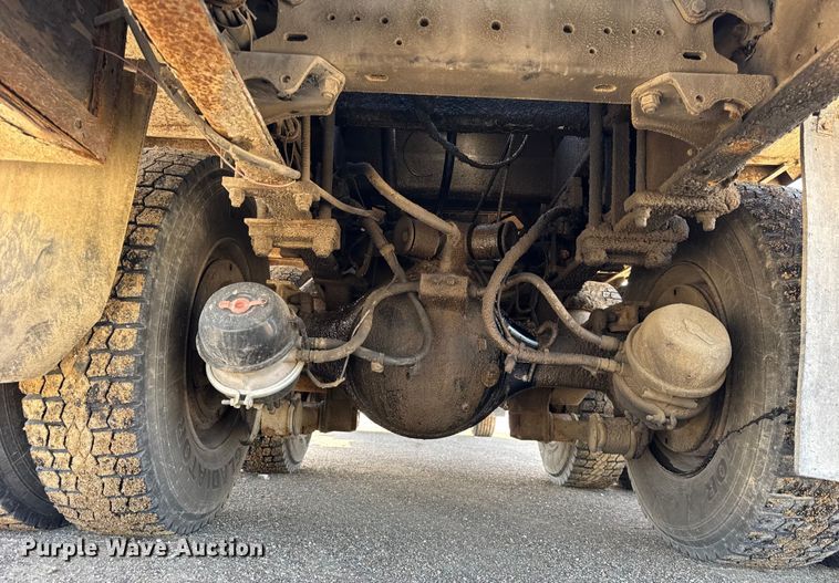 image for item ER0409 2001 Kenworth T880 flatbed truck