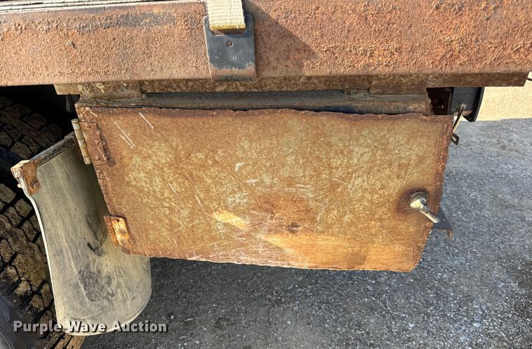 image for item ER0409 2001 Kenworth T880 flatbed truck