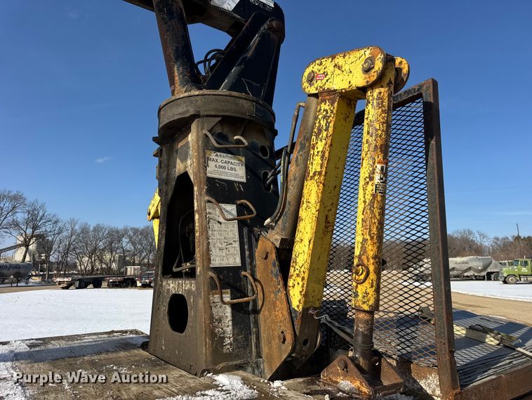 image for item ER0409 2001 Kenworth T880 flatbed truck