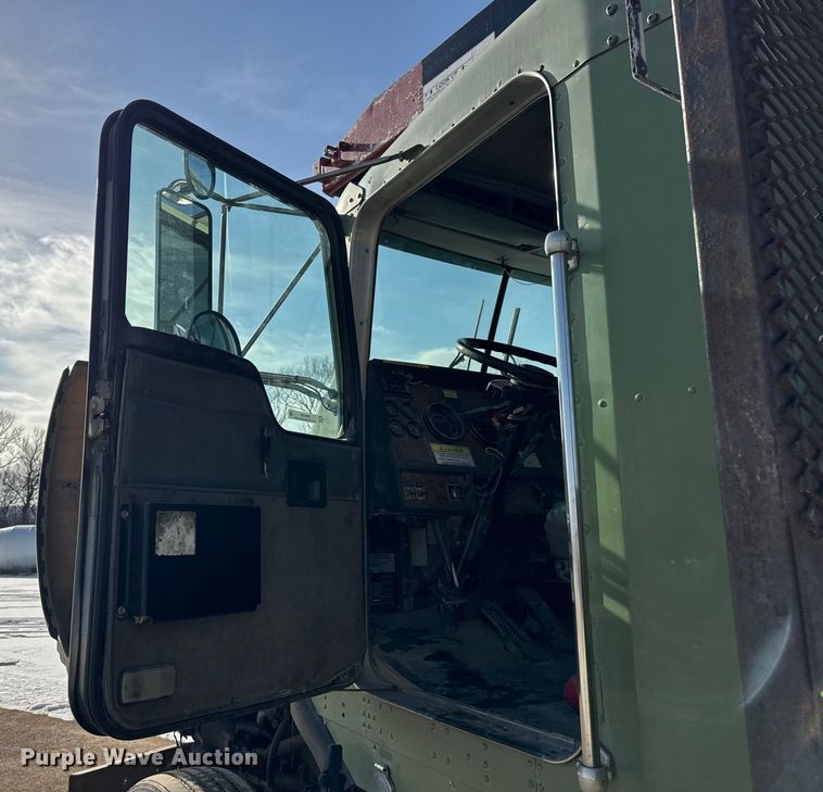 image for item ER0409 2001 Kenworth T880 flatbed truck