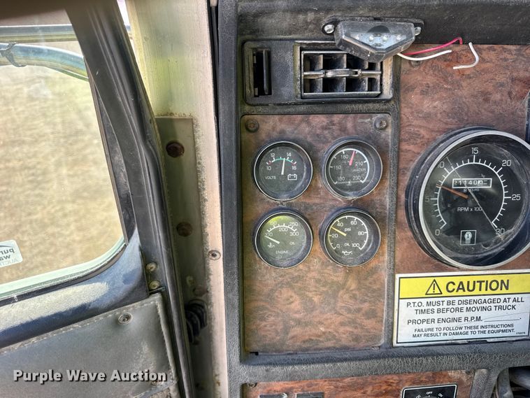 image for item ER0409 2001 Kenworth T880 flatbed truck