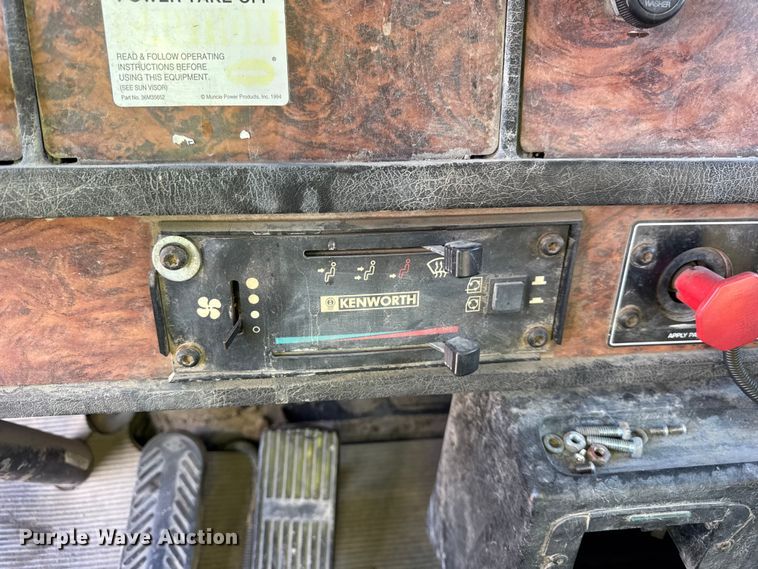 image for item ER0409 2001 Kenworth T880 flatbed truck