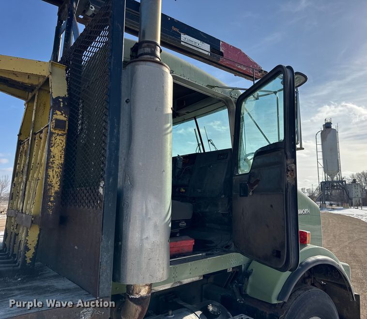 image for item ER0409 2001 Kenworth T880 flatbed truck