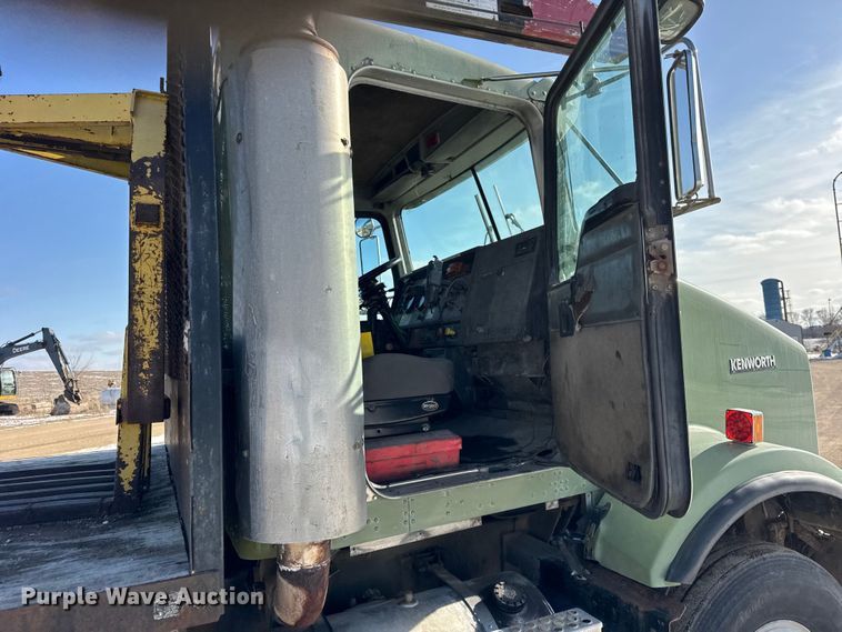 image for item ER0409 2001 Kenworth T880 flatbed truck