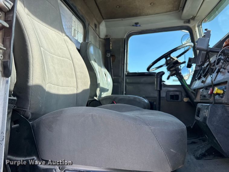 image for item ER0409 2001 Kenworth T880 flatbed truck