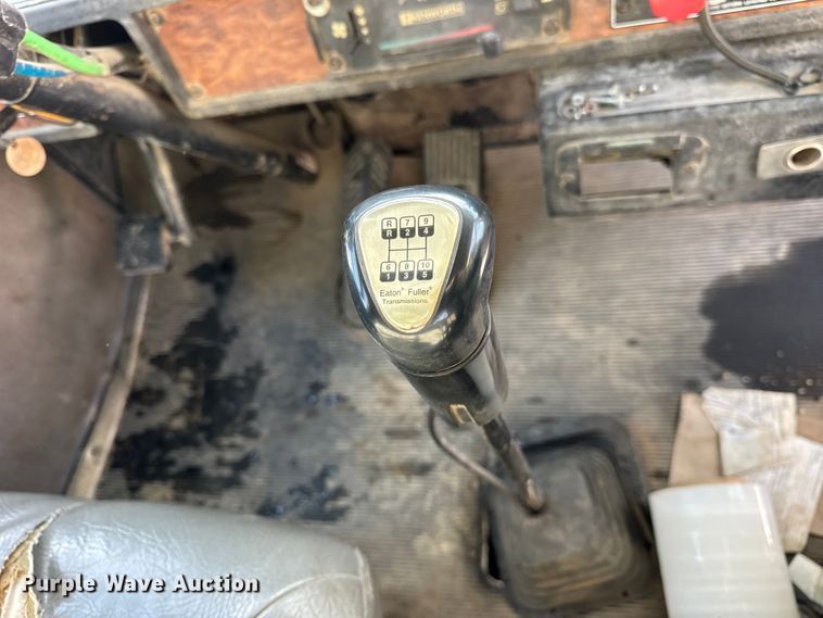 image for item ER0409 2001 Kenworth T880 flatbed truck