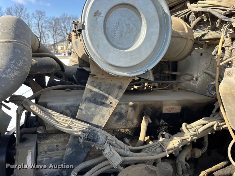 image for item ER0409 2001 Kenworth T880 flatbed truck