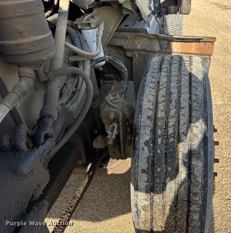 image for item ER0409 2001 Kenworth T880 flatbed truck