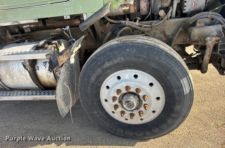 image for item ER0409 2001 Kenworth T880 flatbed truck