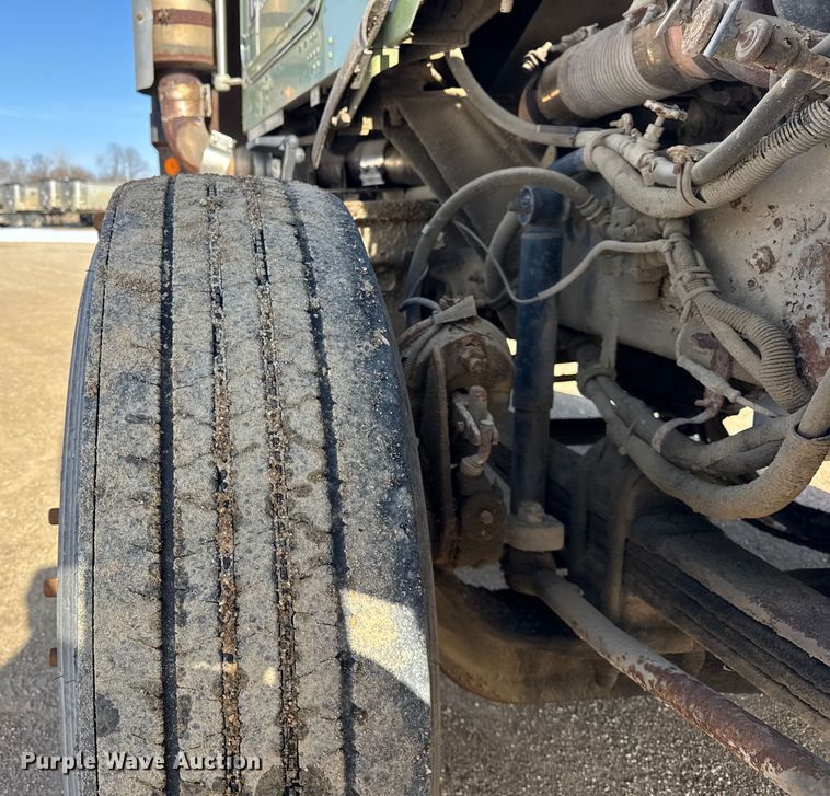 image for item ER0409 2001 Kenworth T880 flatbed truck