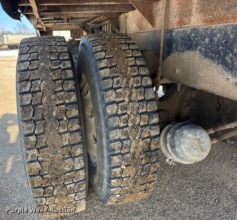 image for item ER0409 2001 Kenworth T880 flatbed truck