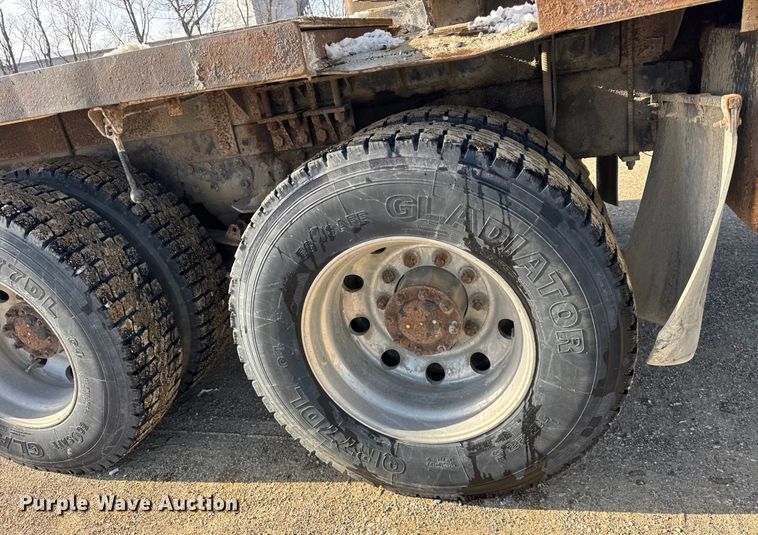 image for item ER0409 2001 Kenworth T880 flatbed truck