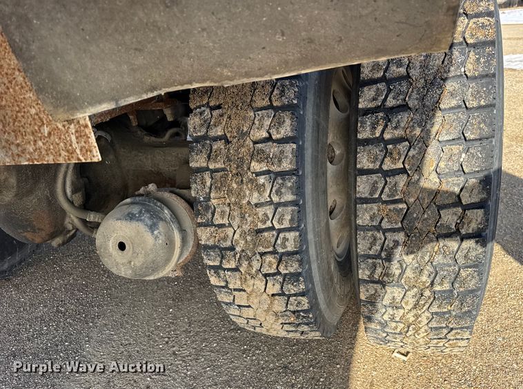 image for item ER0409 2001 Kenworth T880 flatbed truck